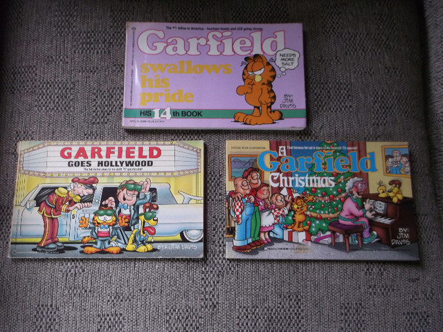 Set of SIX fun vintage collectible GARFIELD BOOKS-- in Arts & Collectibles in Bridgewater - Image 2