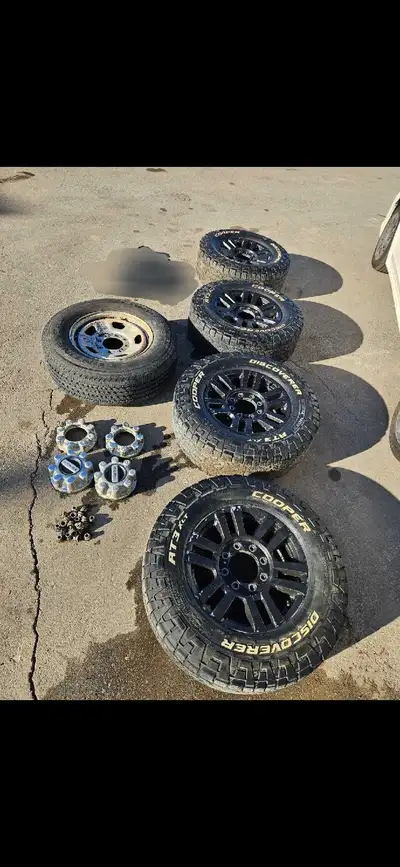LT275/70R18 Cooper Discoverer mounted on 8 Bolts F-350 OEM Rims. NOTE, TIRES ALMOST DONE!! As shown...