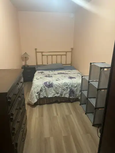 Chambre à louer tout inclus: Meublée, éclairée et chauffée + Wifi, Buanderie.