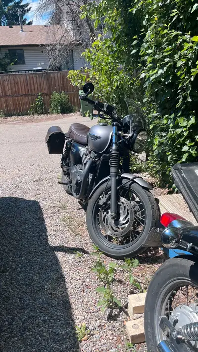 I'm selling my used 2018 Triumph Bonneville T120 Black, a stylish and reliable motorcycle with a 120...