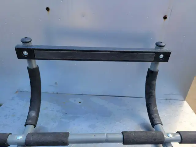 Multi-Grip Doorway Pull-Up Bar in Exercise Equipment in Windsor Region - Image 6