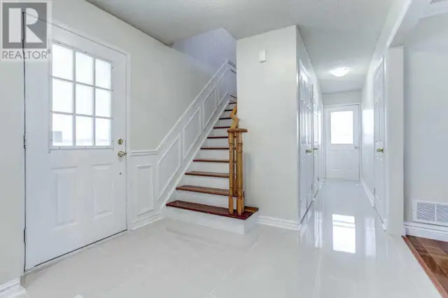 Newmarket Home For Rent in Long Term Rentals in Markham / York Region - Image 13