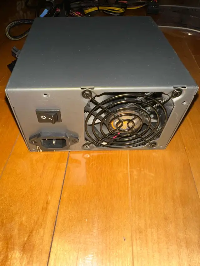 Computer power supply/cables for parts in System Components in City of Montréal - Image 4