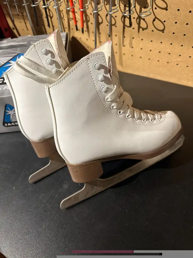 Jackson Glacier 120 Figure Skate in Skates & Blades in St. Catharines - Image 3