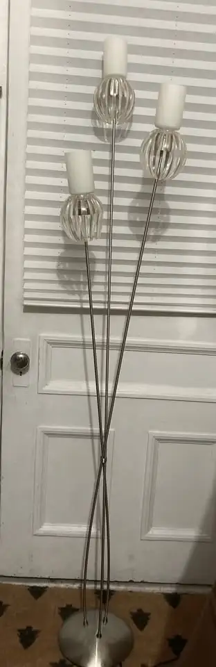 Tall Floor Lamp with Glass and Acrylic /Lucite Lampshades - $110 in Indoor Lighting & Fans in City of Montréal - Image 8