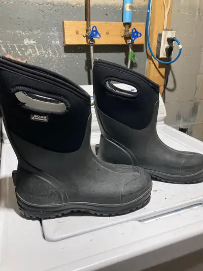 Boggs  winter boots size  9  asking $75 , View more