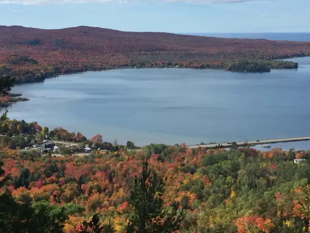 cottage available in Ontario in Canada - Image 11