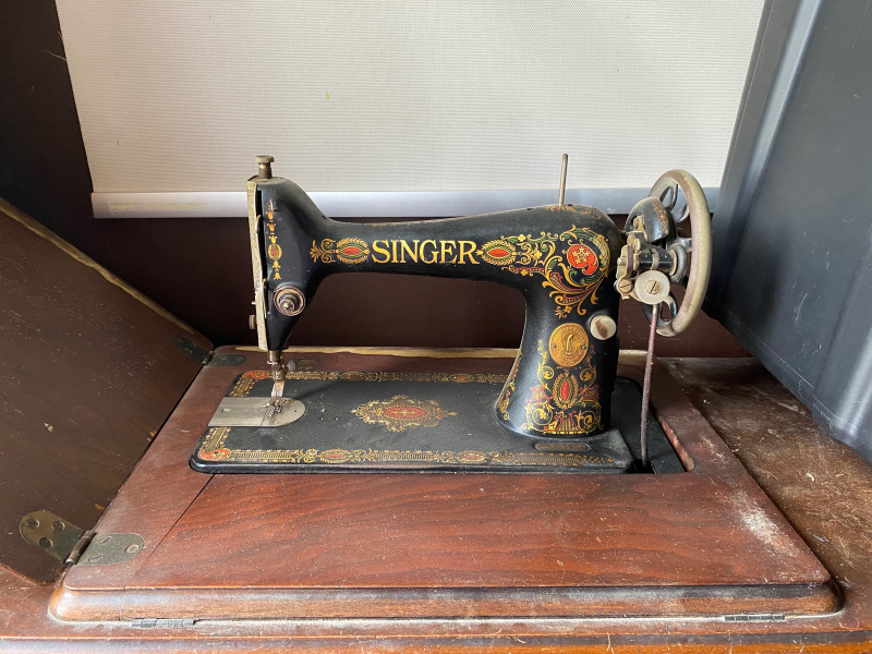 1923 singer sewing machine Arts & Collectibles Fredericton Kijiji