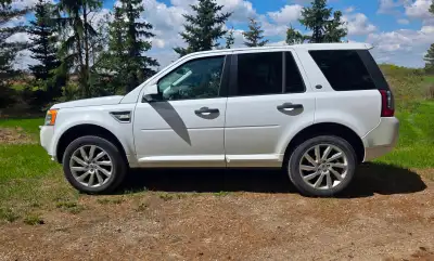 2011 Land Rover LR2 HSE 3.2 L inline 6 cyl engine, 206K kms; 6 spd automatic transmission AWD, power...