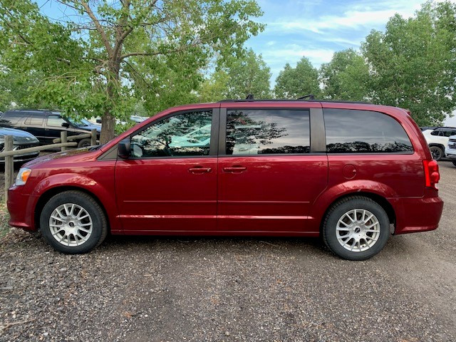 2015 Dodge Grand Caravan with Stow & Go in Cars & Trucks in Edmonton