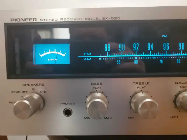Pioneer SX-525 Stereo Receiver *Read Description* in Stereo Systems & Home Theatre in Mississauga / Peel Region - Image 3