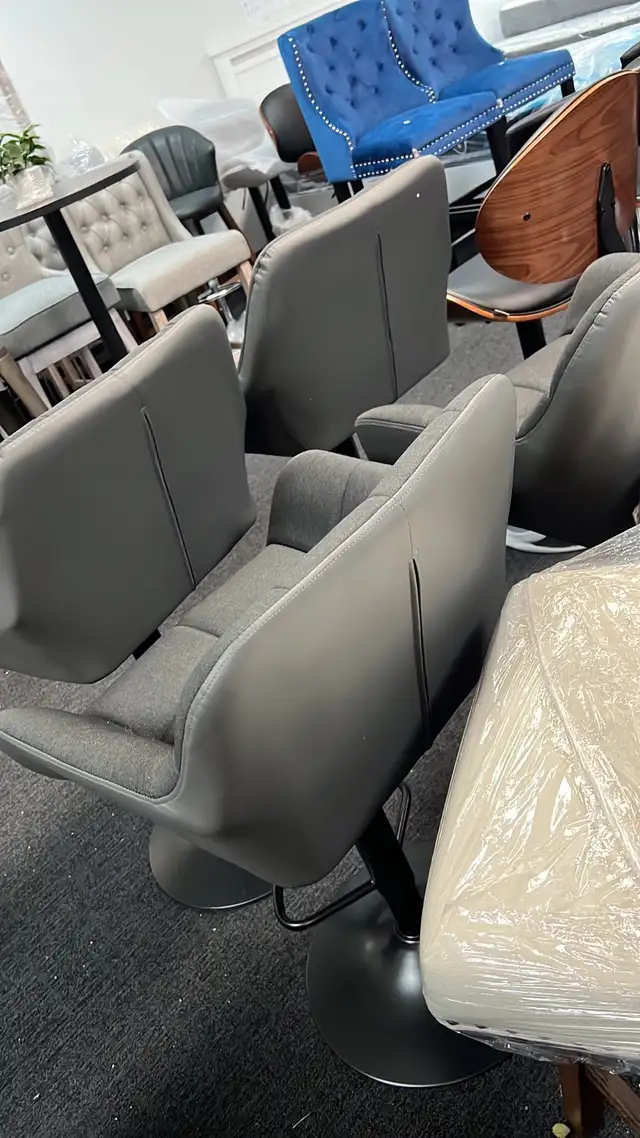 lots of bar stools in Chairs & Recliners in Markham / York Region - Image 2