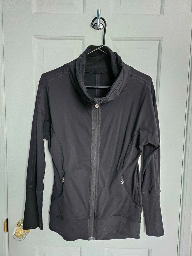 Lululemon Jackets and Sweaters, Size 4 in Women's - Tops & Outerwear in City of Toronto - Image 3