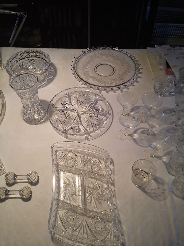 Verrerie avec plusieurs formats de verres et morceaux en verre t dans Vaisselle et articles de cuisine  à Ville de Montréal - Image 3