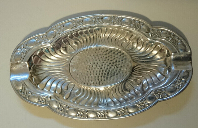 Vintage Metal Ashtray w/ Ornate Border Made in Occupied Japan in Arts & Collectibles in Oshawa / Durham Region - Image 2
