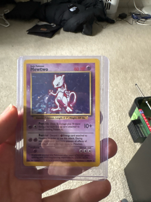 mewtwo 10/102 1995 Reverse Holo Rare in Toys & Games in Ottawa