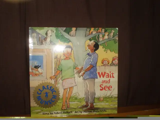 Lot kids'  books, - Dr. Seuss. Robert Munsch, more in Children & Young Adult in London - Image 3