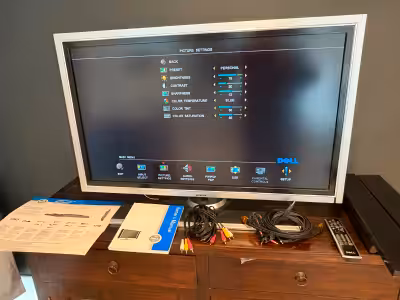 Model 3707C, 37" Diagonal, Resolution 1366x768, 16/9, HDMI, VGA, two speakers and cables. Complete u...