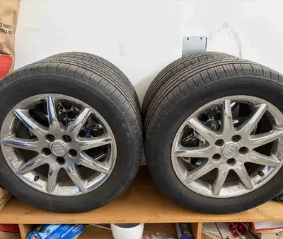 Chrome 2007 Buick Lucerne 17inch rims with michelan summers. Rims are mint