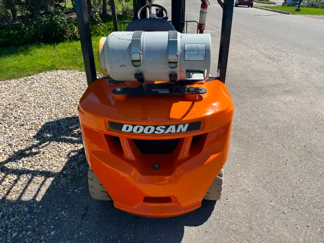 6000 lb Doosan G30-7 Used LPG Warehouse Gas Propane Forklift in Other in Saskatoon - Image 6