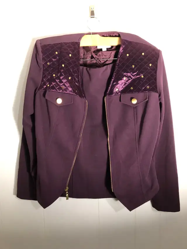 Women’s Burgundy Two Piece Suit. Size 13/11. Like New. in Women's - Dresses & Skirts in Edmonton - Image 7