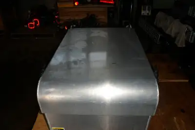 Cette annonce est pour un rack en aluminium pour 3 batteries pour camion peterbilt neuf Vous avez le...