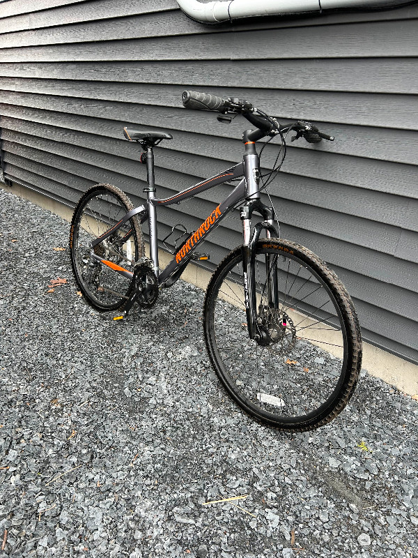 Vélo hybride dans De route  à Sherbrooke - Image 2
