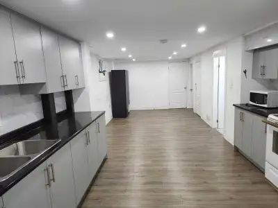 2 Bedroom Walkout Basement for rent. Good well lit and spacious, close to shopping plaza, bus stop,...