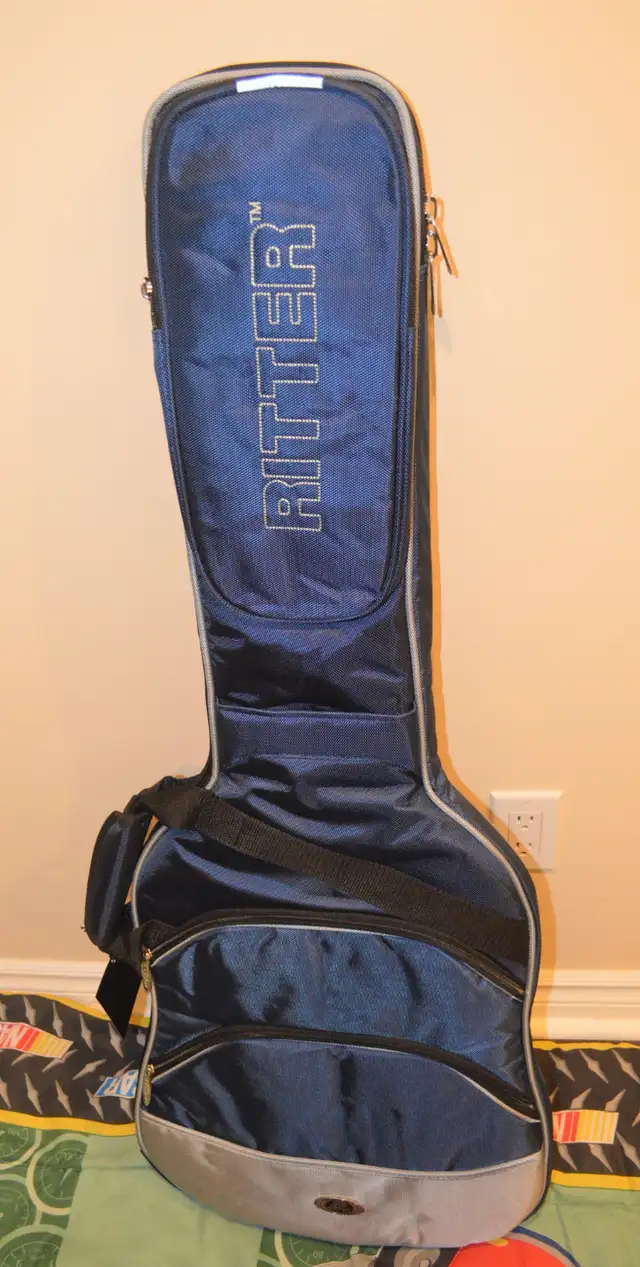 Godin Etui Dur Guitares Electriques : Hard case for elec guitars in Guitars in Laval / North Shore - Image 7