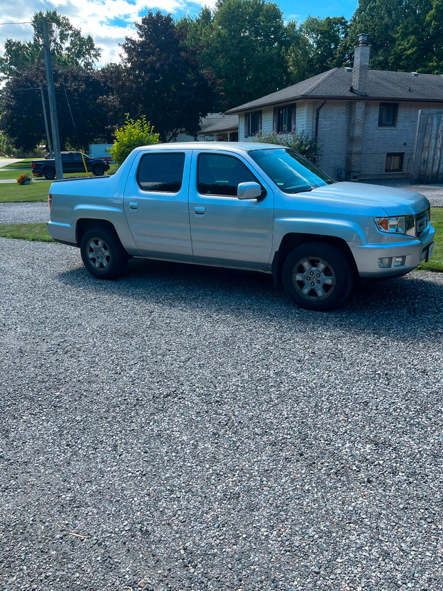 2010 Ridgeline Excellent Condition in Cars & Trucks in London - Image 2