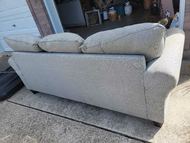 Couch for sale in Couches & Futons in Chatham-Kent - Image 3