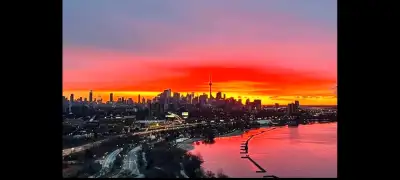 CONDO FOR SALE! LUXURY condo. 2 Bedroom, 2.5 Washroom. Stunning Lake and city views. Parking 10 foot...