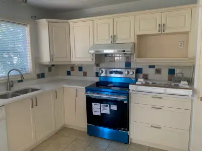 Recently renovated home that can be moved in immediately! - 3 Bedrooms - Brand new oven - Large gara...