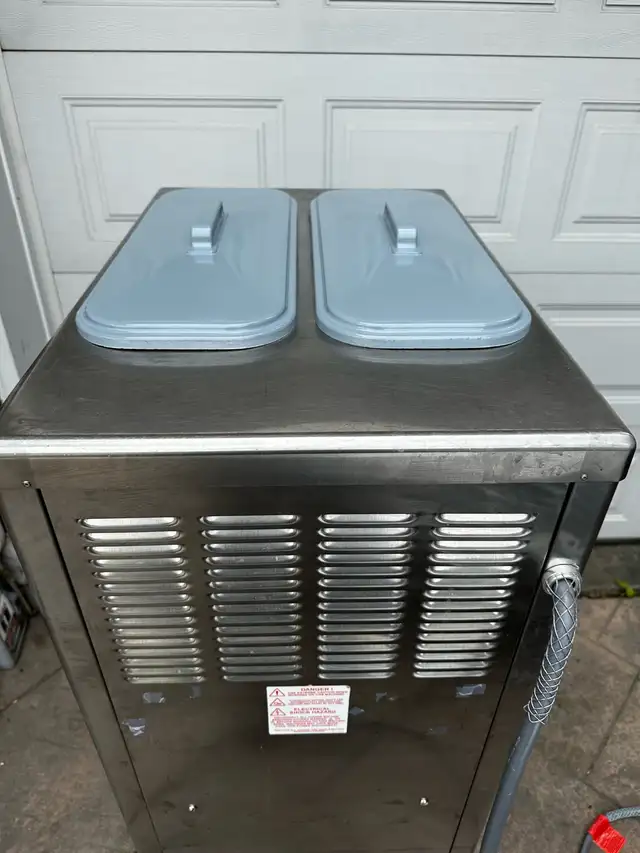 Taylor 791-33 soft serve ice cream machine  in Other in City of Toronto - Image 9