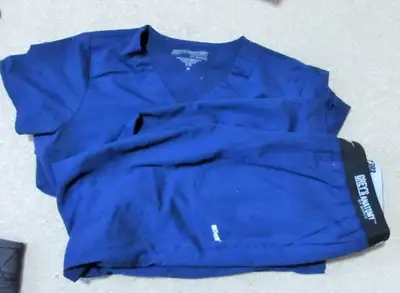 Grey’s Anatomy Scrub Set… top and bottom… in excellent clean condition. Size Medium…Royal Blue Price...
