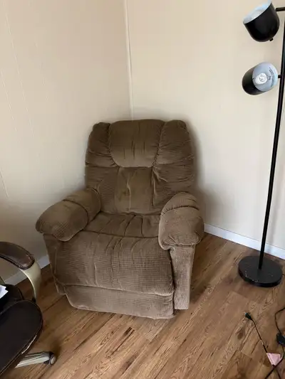 Very comfortable lazy boy recliner chair