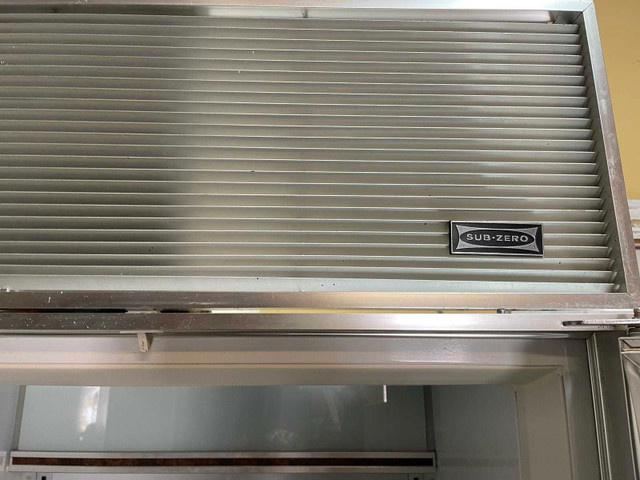 Subzero fridge  dans Réfrigérateurs  à Ouest de l’Île - Image 2
