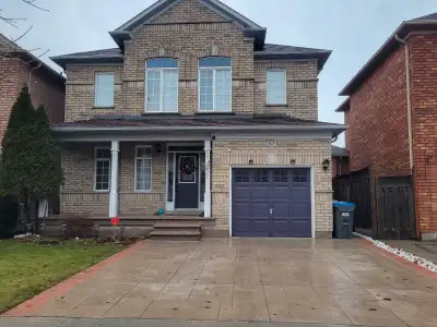 3+2 bedrooms, 3.5 washroom detached whole house for rent in a family friendly neighborhood in Missis...