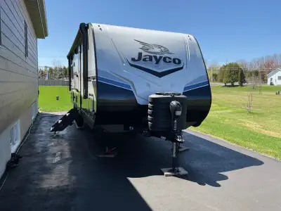 Nice travel trailer, 28’7’’, weighs 5,305lbs, 30 amp, sleeps 2-4. 1 slide-out driver side, 2 theater...