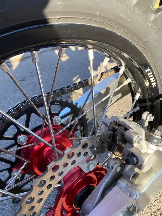 2008 Honda crf450r ORIGINAL plastics and brake pads still in Dirt Bikes & Motocross in Hamilton - Image 5