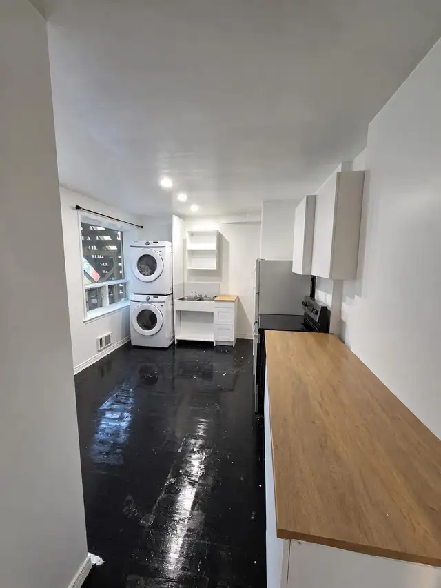 Prime Uptown Living – Princess St Modern | Quiet Building | W in Long Term Rentals in Saint John - Image 4