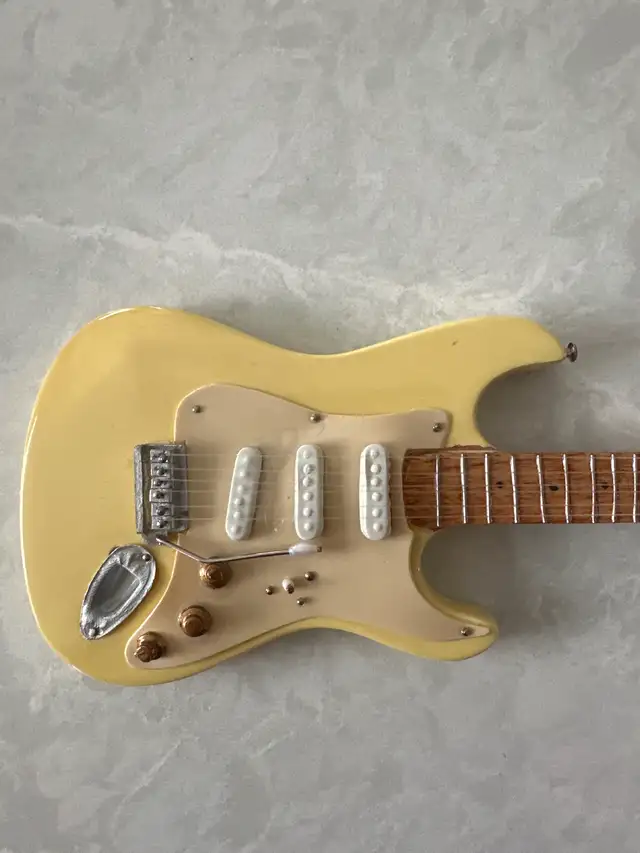 Miniature replica of a Fender Stratocaster electric guitar. in Guitars in Mississauga / Peel Region - Image 4