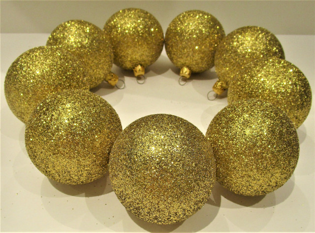 9 POLISH GOLD GLITTER GLASS HANGING ORNAMENTS, NOT USED in Arts & Collectibles in Hamilton - Image 2