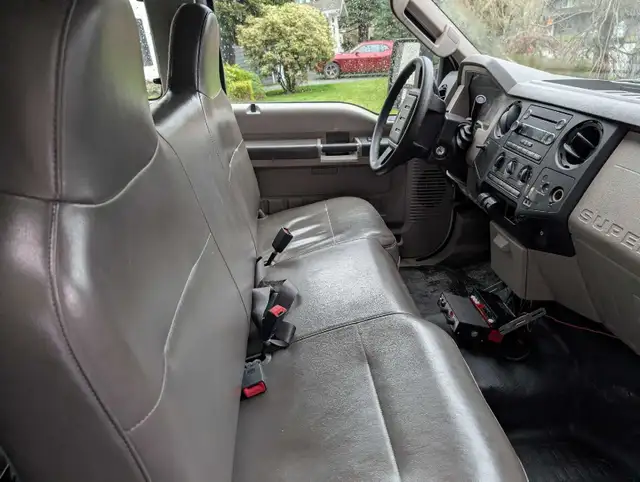 2010 Ford F-250 Super Duty – Low KM – Reliable Work Truck in Cars & Trucks in Mission - Image 9