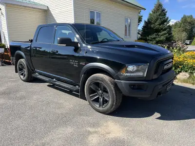 Commerçants s'abstenir... RAM 1500 Warlock 2022, 82k, boite 5'7. Comme neuf. Utiliser pour autoroute...