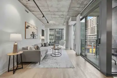 ️ Fully Furnished Private Room and Private Bathroom in King West $1,950 per month for a fully furnis...