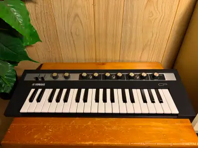 Yamaha Reface CP Mini Mobile Keyboard (2015), View more
