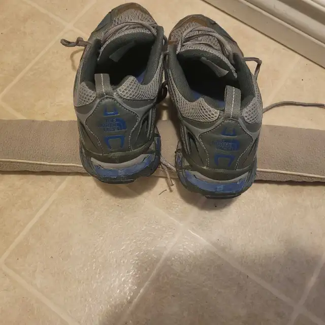 North face sneakers size 8 mens in Men's in Calgary - Image 7