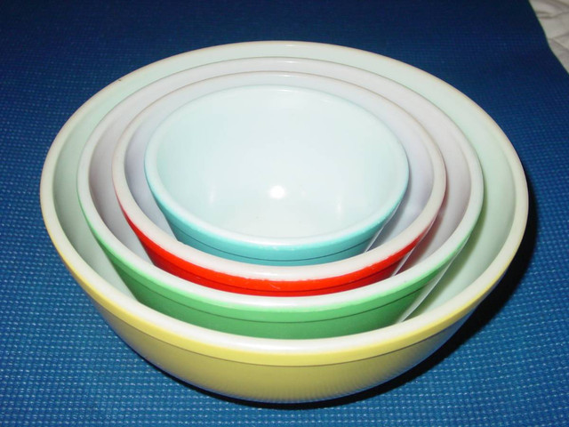 Bols Vintage Pyrex Nesting Bowls dans Art et objets de collection  à Ville de Montréal - Image 2