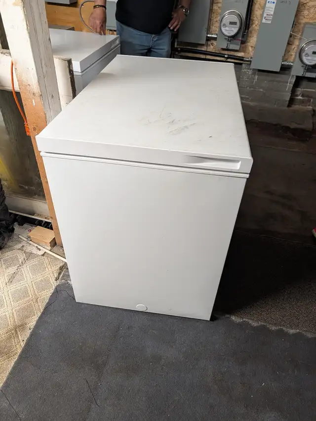 Hisense Chest Freezer FC88D6CWD in Freezers in City of Toronto - Image 2
